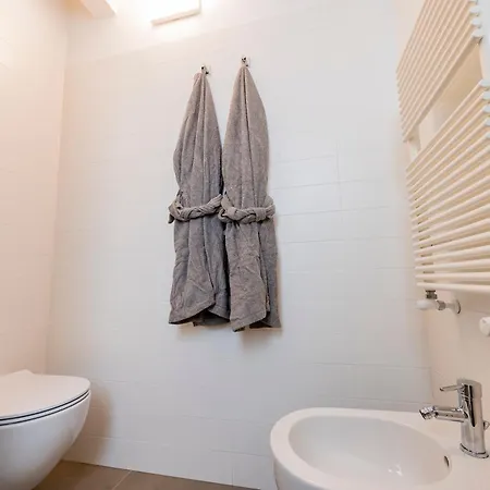 Apartment Guesthost - And Modern With Terrace!