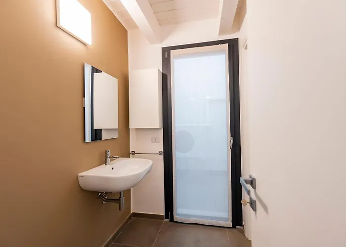 Guesthost - And Modern With Terrace! *