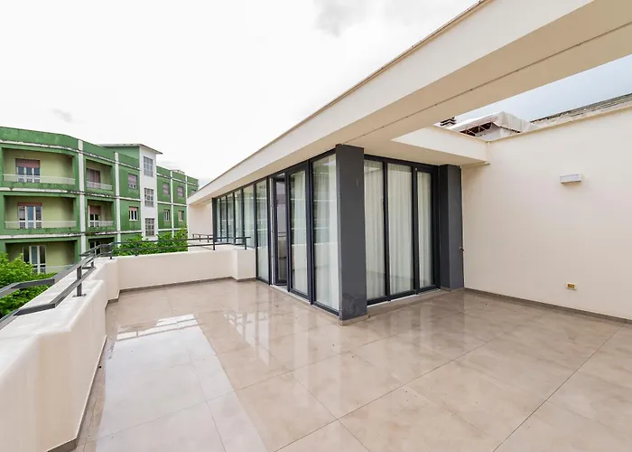 Guesthost - And Modern With Terrace!