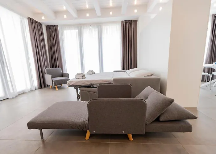 Guesthost - And Modern With Terrace! Διαμέρισμα