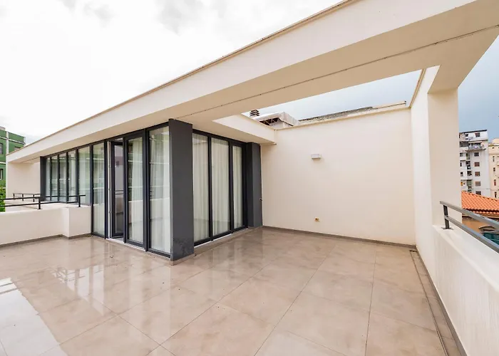 Διαμέρισμα Guesthost - And Modern With Terrace! *