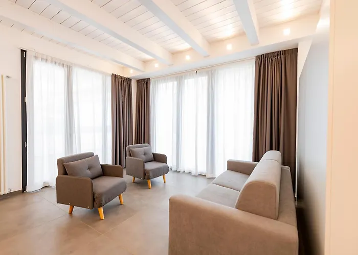 Guesthost - And Modern With Terrace! Διαμέρισμα