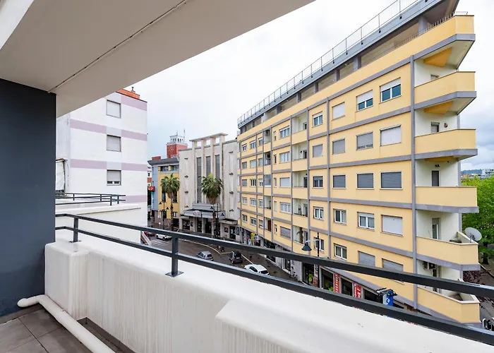 Guesthost - And Modern With Terrace! Διαμέρισμα