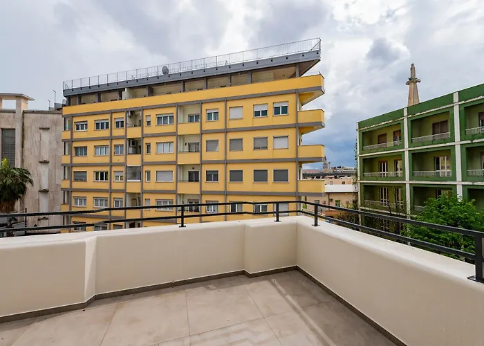 Διαμέρισμα Guesthost - And Modern With Terrace!