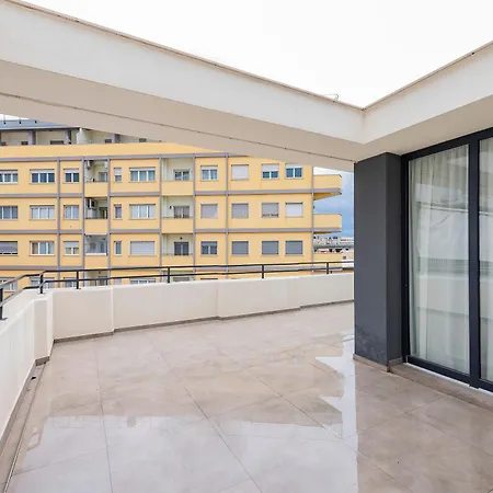 Apartament Guesthost - And Modern With Terrace!