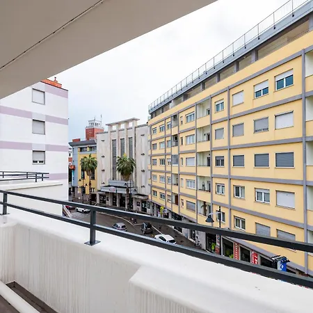 Guesthost - And Modern With Terrace! Appartamento