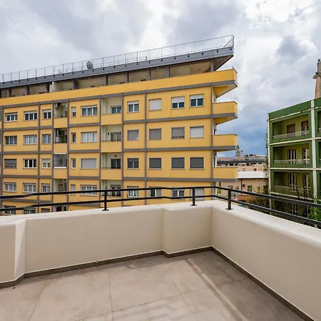 Appartamento Guesthost - And Modern With Terrace!