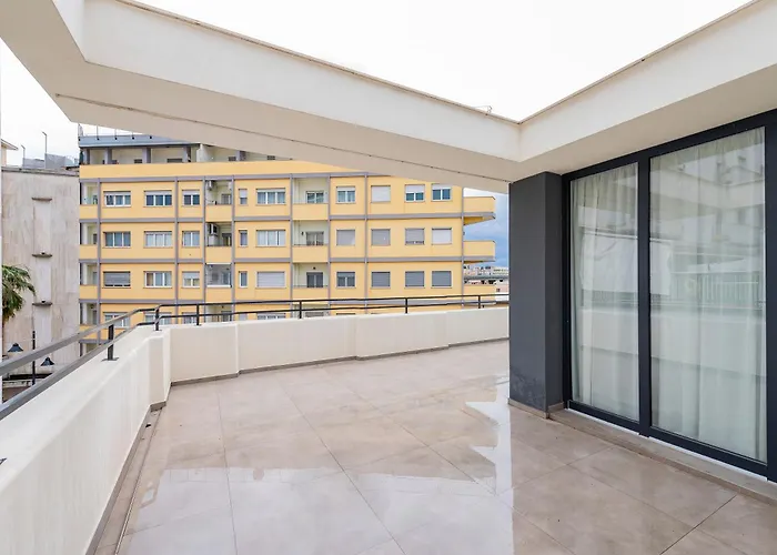 Apartament Guesthost - And Modern With Terrace!