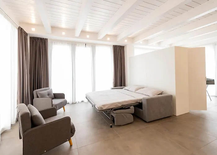 Guesthost - And Modern With Terrace! Apartament *